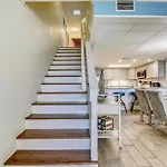 Sugar Beach A6-Lovely 4 Bedroom 3 Bath Condo, Sleeps 11, Free Beach Chairs 2021! Condo