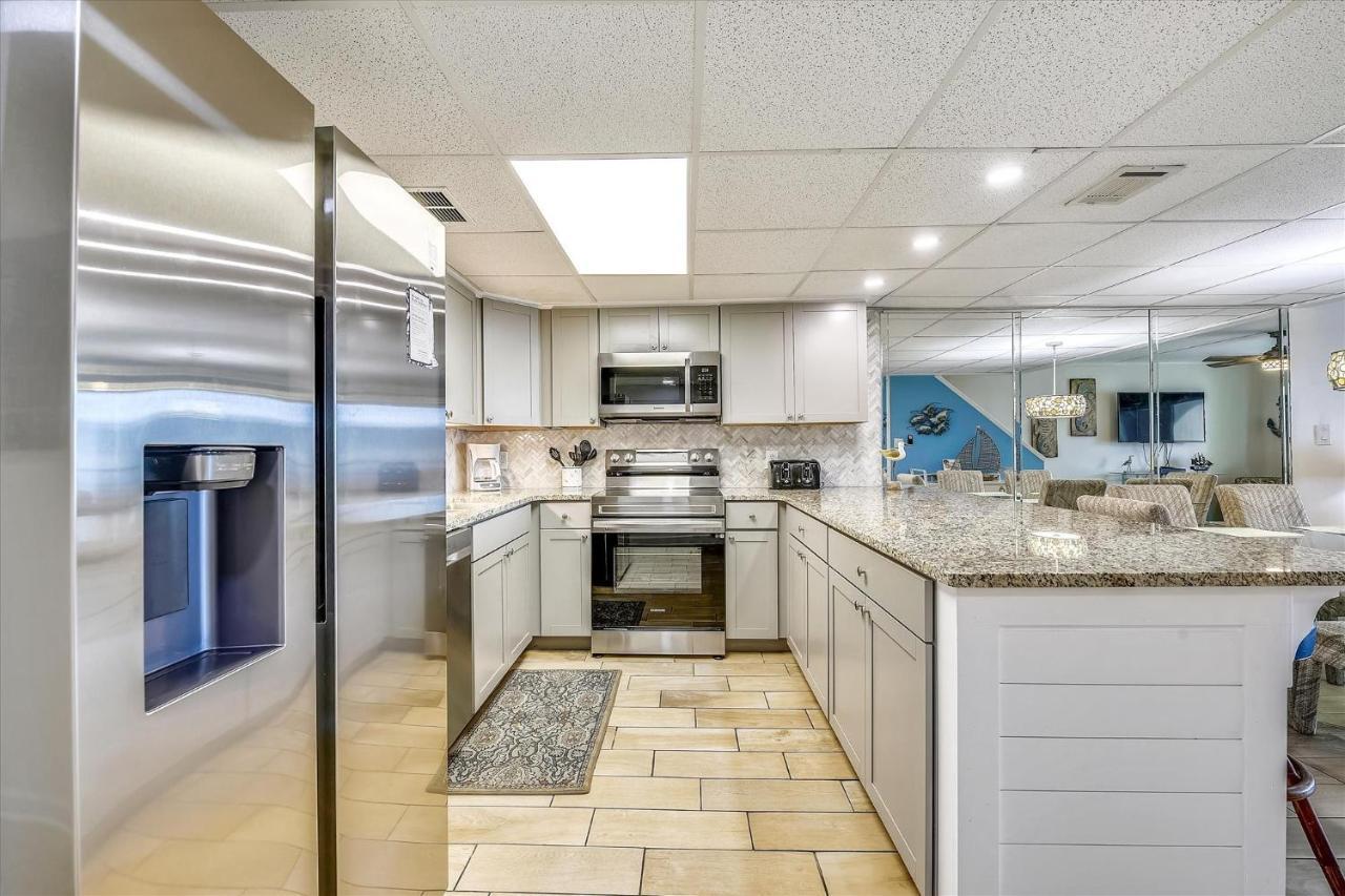 Sugar A6-lovely 4 Bedroom 3 Bath Condo, Sleeps 11, Free Chairs 2021! Apartment Panama City Beach
